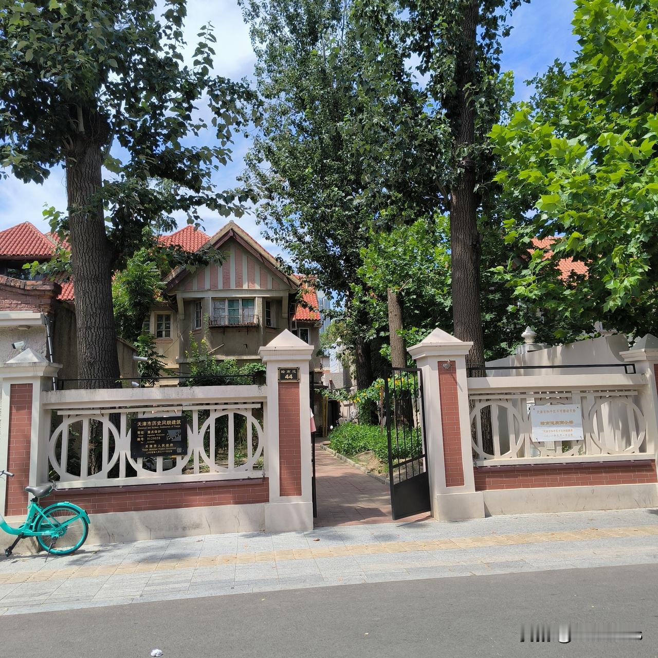 怎样算是深度游？

有熟人凭自己的感觉认为，我和瘦哥出去旅游就是走马观花，不算深