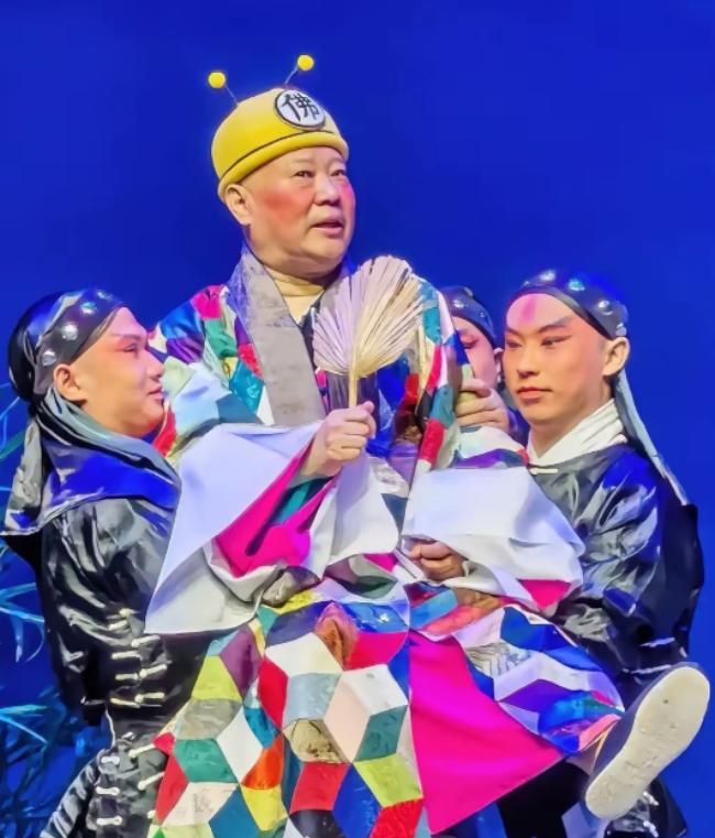 郭德纲被立案调查！

最近郭德纲演出违规被立案的消息在各平台刷了屏，把整件事的来