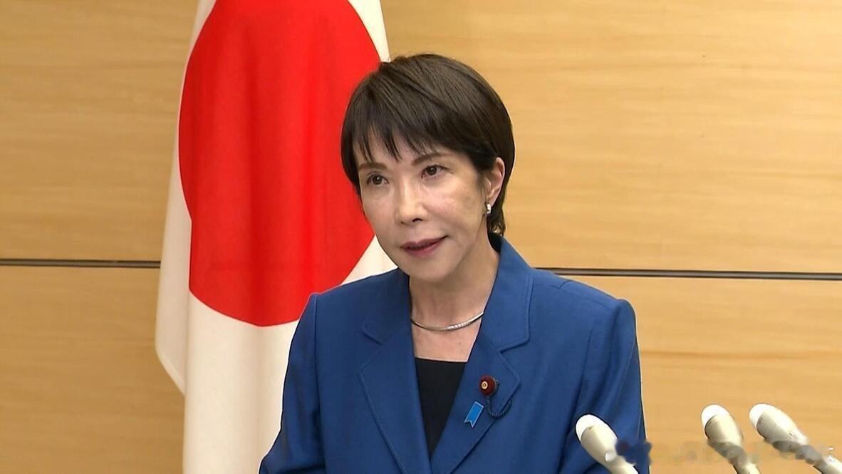 【黄金时代】针对高市早苗最近火爆全网，特约评论员  表示：高市就是被蛇精附体，现