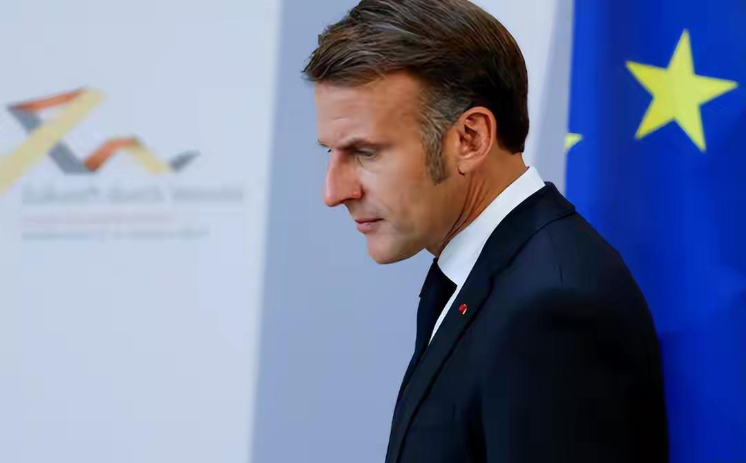 马克龙支持率暴跌至23%，这数据看着就揪心。执政9年，失业率能降至7%，这成绩其