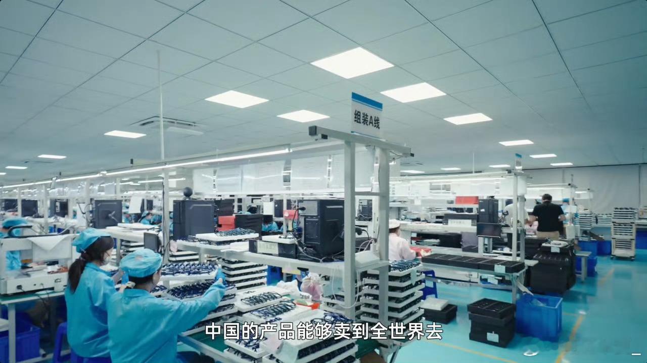 60美元深圳AI眼镜在美国卖爆不盲目堆砌高端概念，立足通话拍摄翻译等实用场景。新