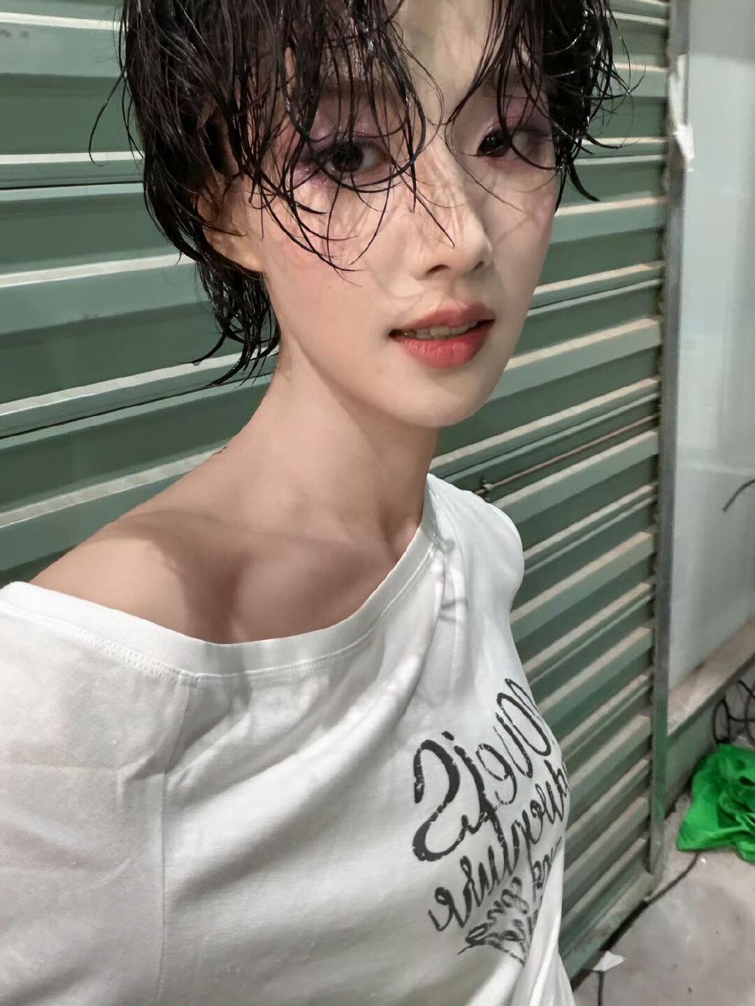 短发造型卢昱晓好惊艳，可塑性太强了。 