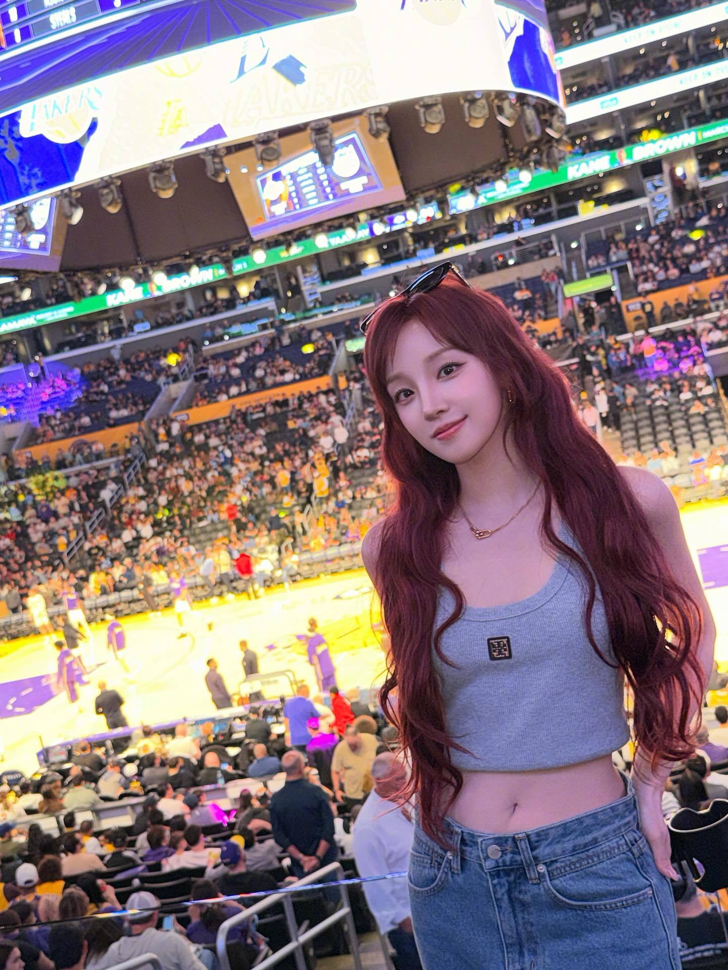 宋雨琦更新ins，今天去看老詹打球了。宋雨琦