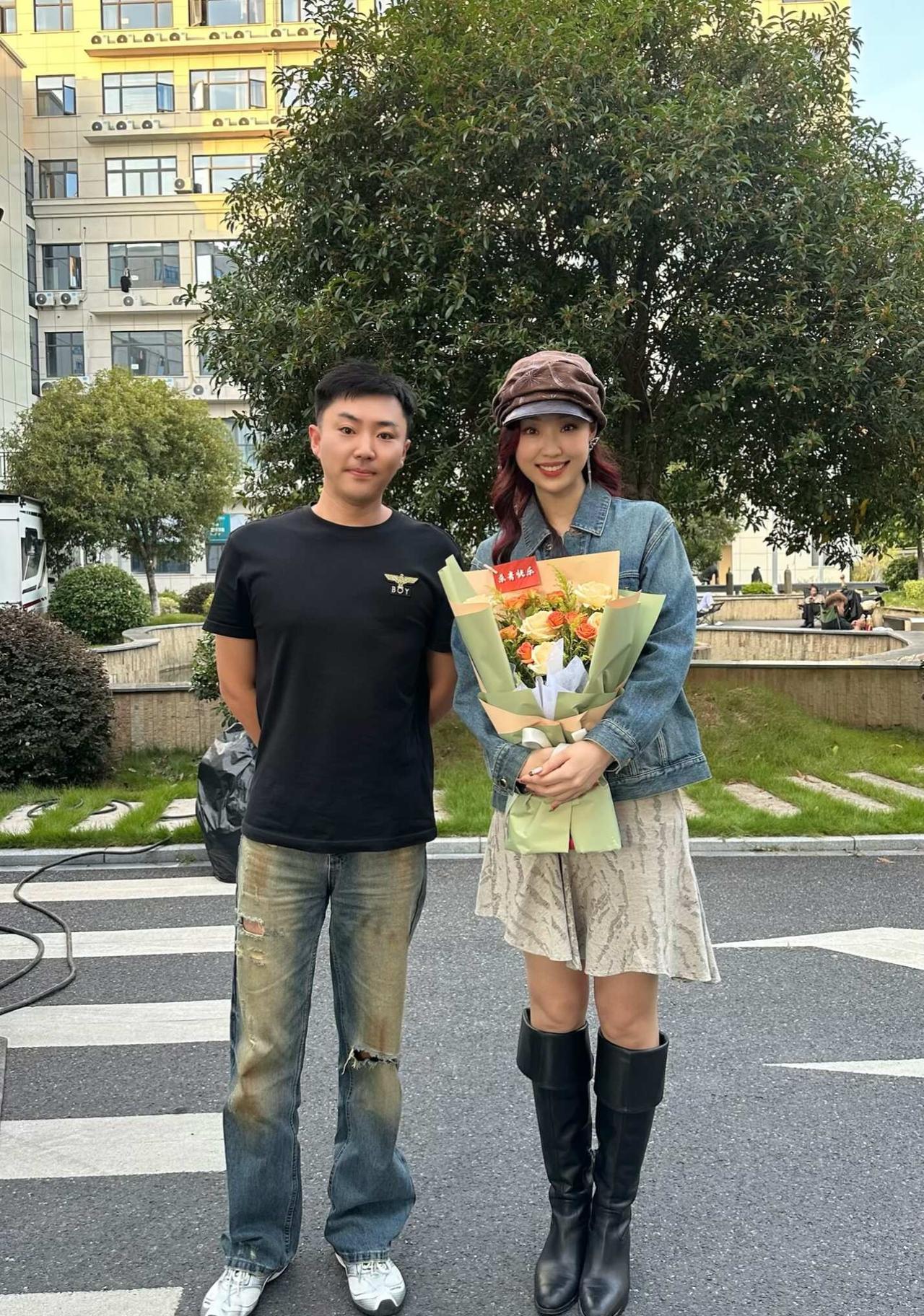 杀青啦！入局寒夜 戏份圆满落幕 荧幕见🎬
寒夜落幕，戏份收官🎬 管乐 @嘎嘎