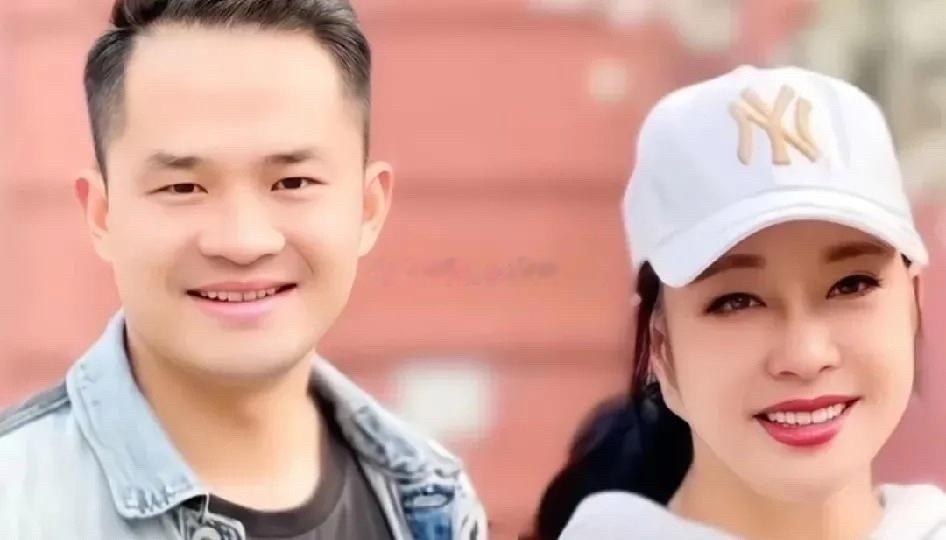 有狗仔拍到刘晓庆收工时，前男友气势汹汹的跑来找刘晓庆麻烦，刘晓庆身边的大块头经纪