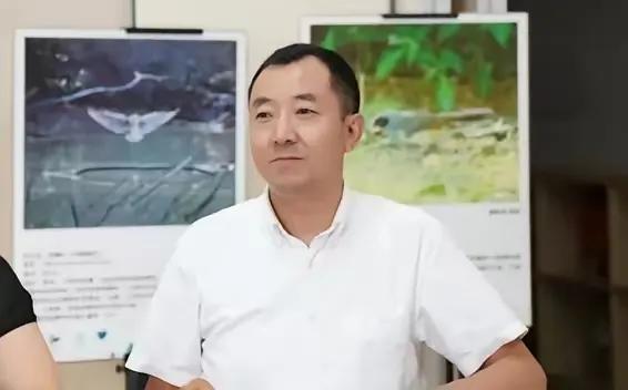 一批“女干部”被牵出来，陈行甲却语出惊人：“更头痛的是那些被他们蹂躏过的女干部该