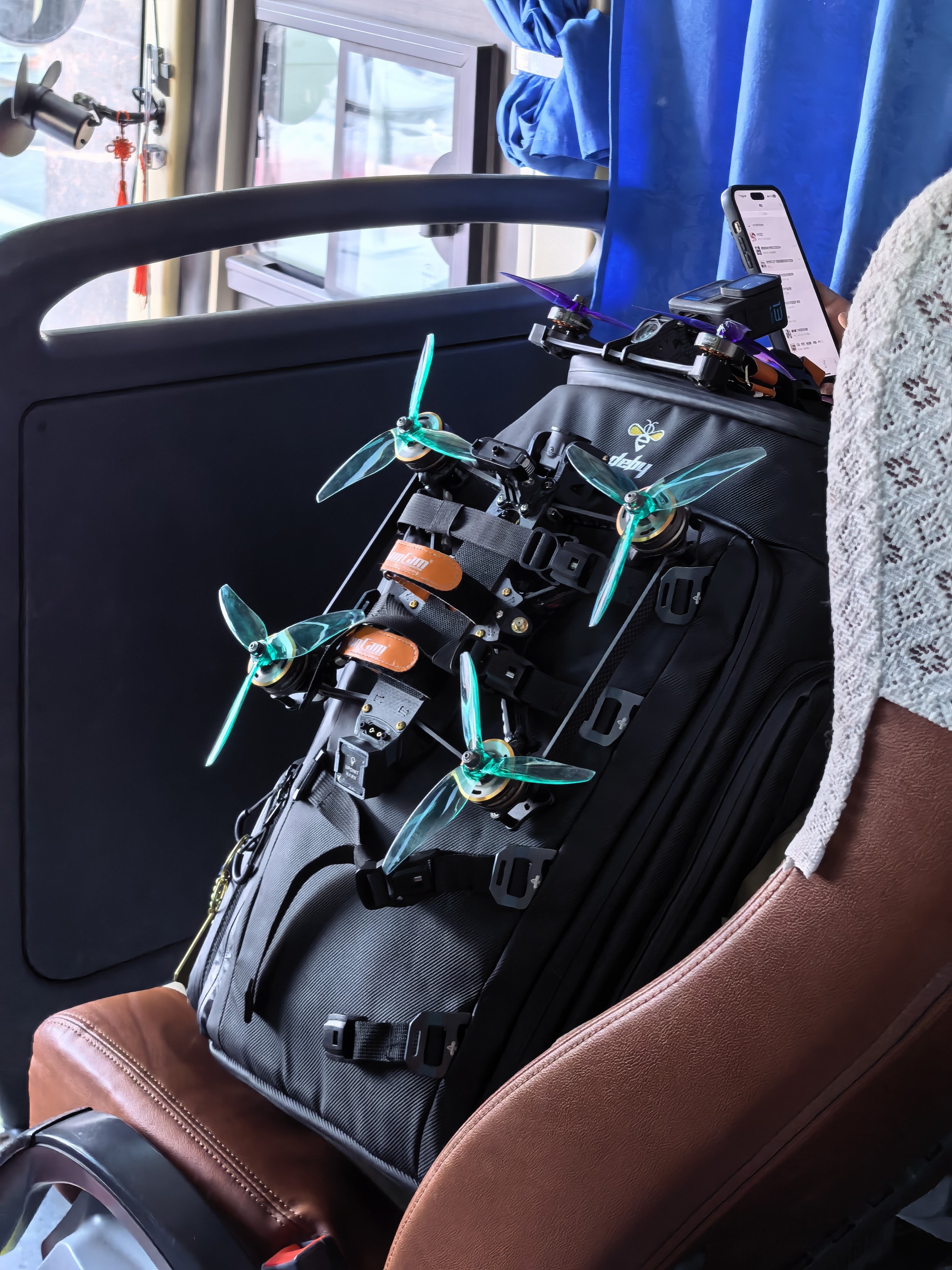 哇。这个媒体老师的装备好帅，直接霸气外露