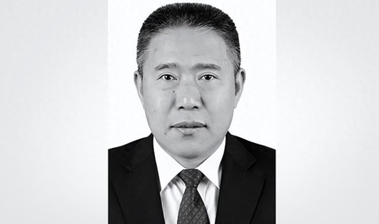 又一个牛叉的人走了，
今年才 64 岁！
他就是誉满天下的

北大博士、山东财经