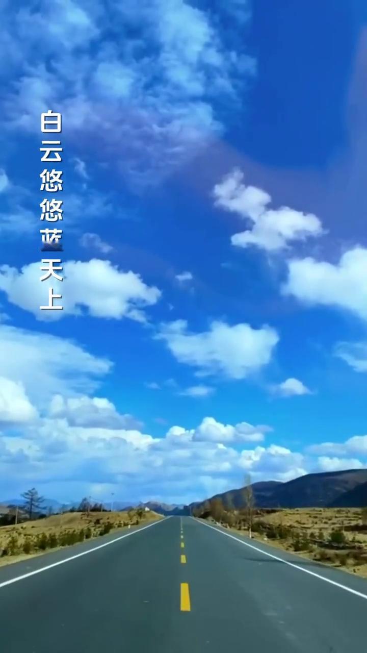 重返故乡。
演唱者：宁菲儿。
制片人：芙蓉传媒。
白云悠悠蓝天上，乌语声声迎晨光