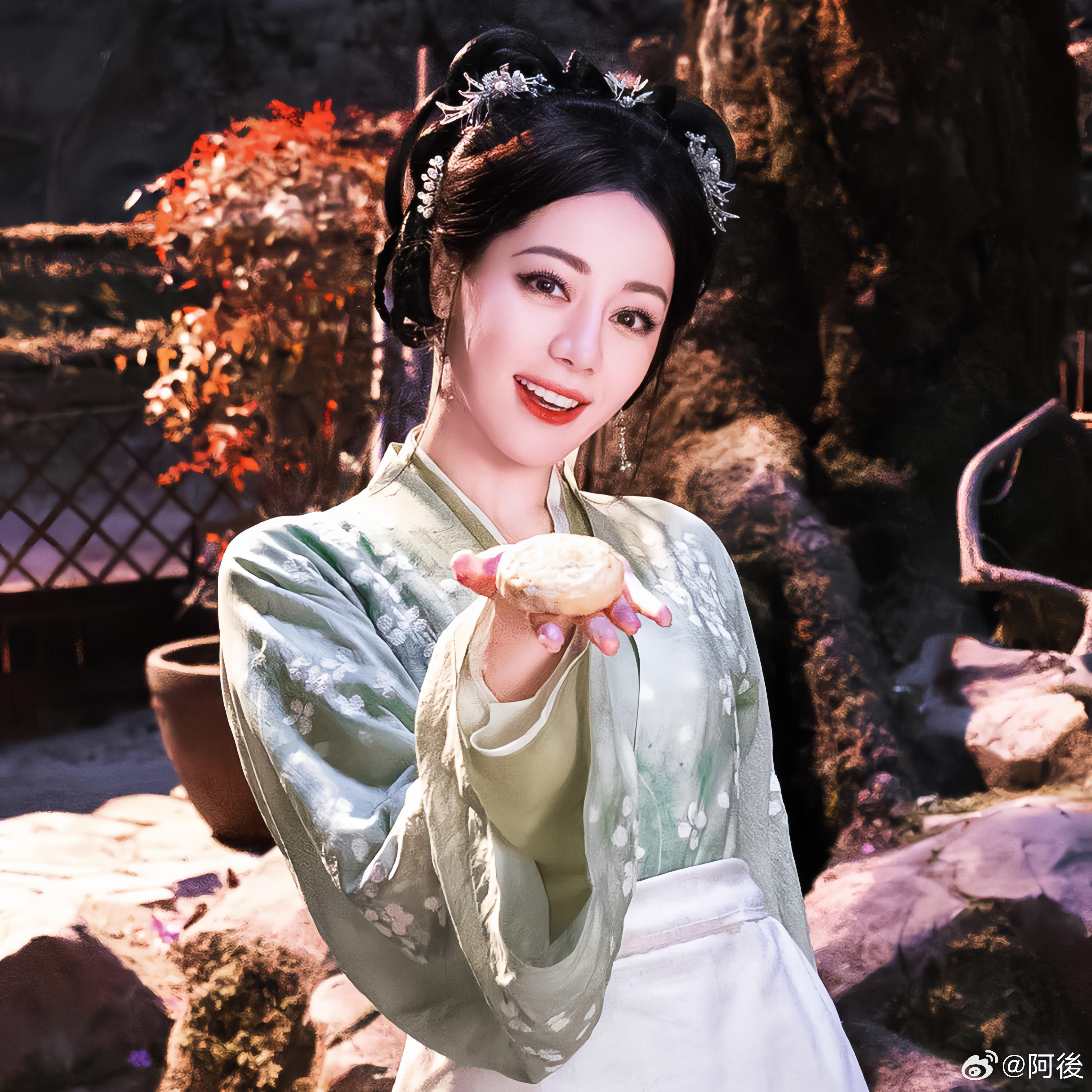 理解热巴为啥四百年没食欲了 五感尽失的贺思慕，食物于他如同白开水，平淡无味，四百