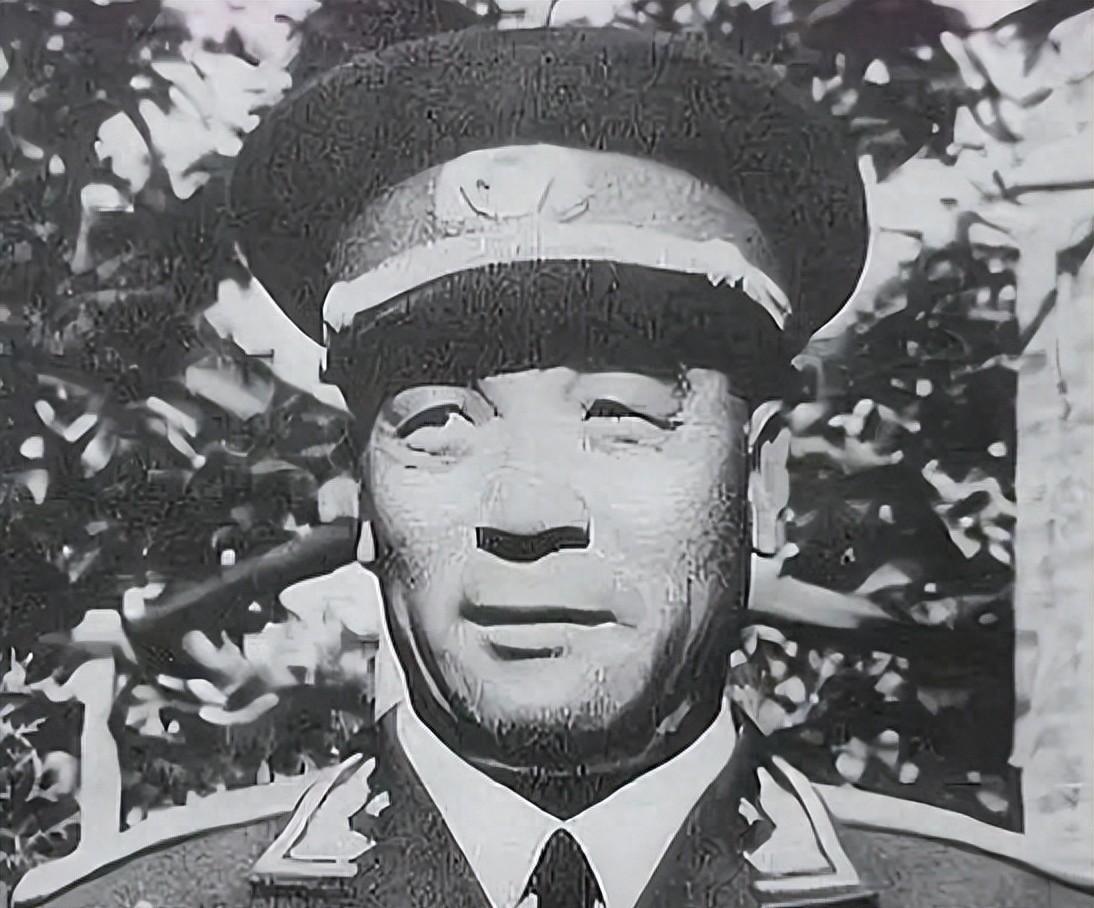 他是粟裕的老排长，1955年全军授衔时因对评定结果有异议，罗荣桓同志提出先暂缓其