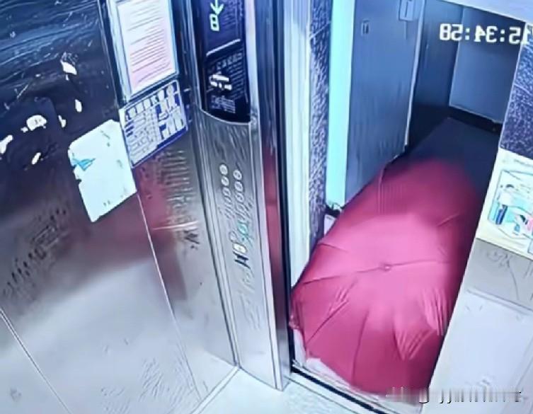 为了这三瓜两枣，人也不做了吗？一个顾客，为了能达到留货退款的目的！

她让外卖小