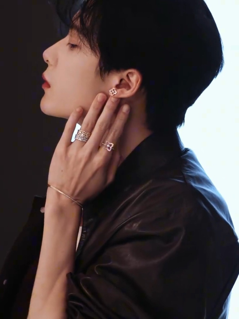 此视频非常完美的把我夫的颜值体现出来，一截就是一张壁纸的程度