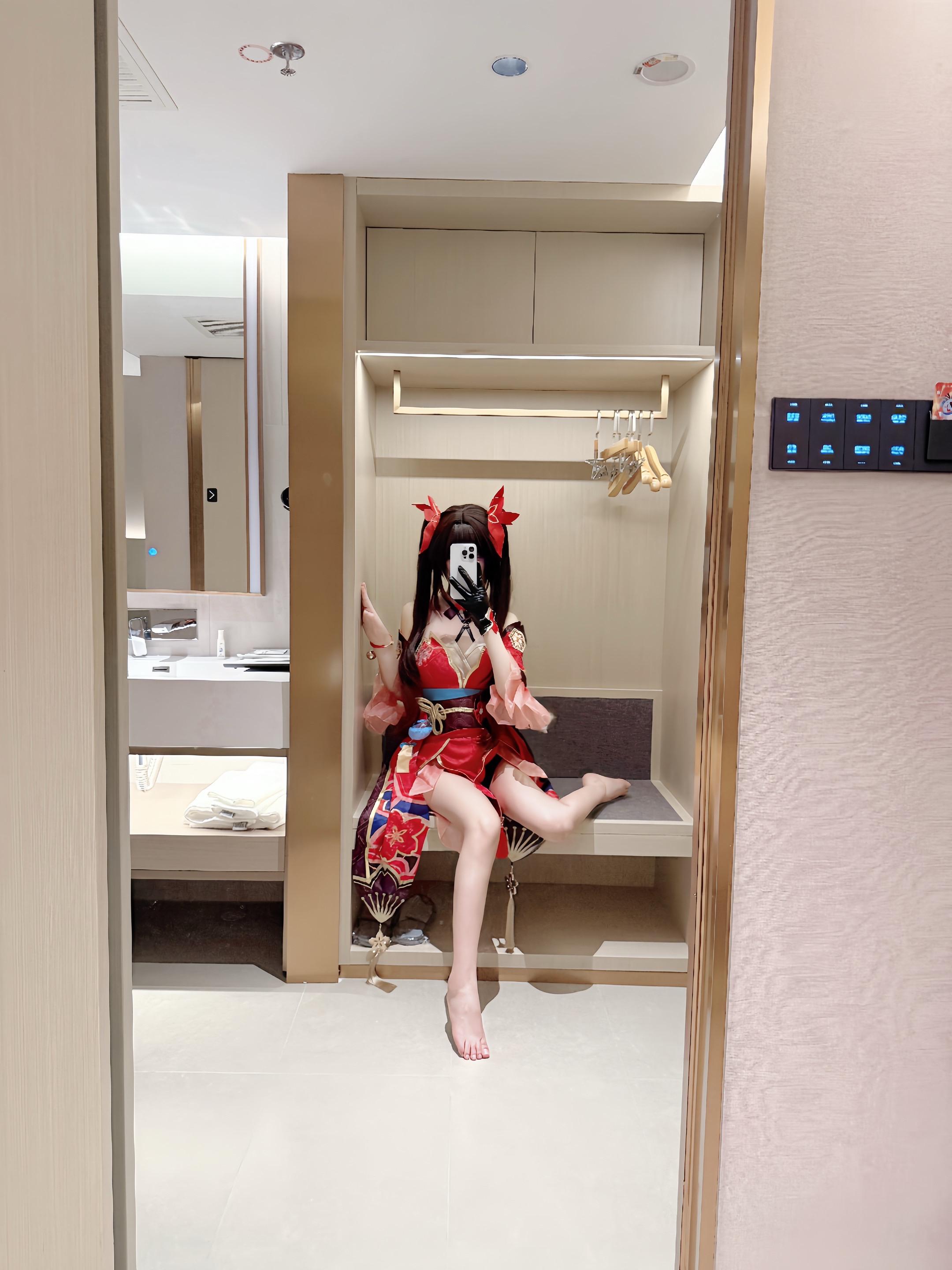 跟他就伸舌头 跟我就伸拳头是吧