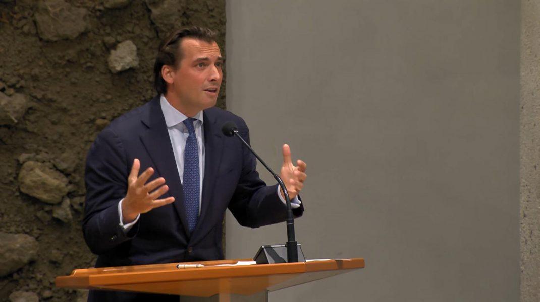 荷兰极右翼领导人蒂埃里·鲍德（Thierry Baudet）在比利时一所大学的演