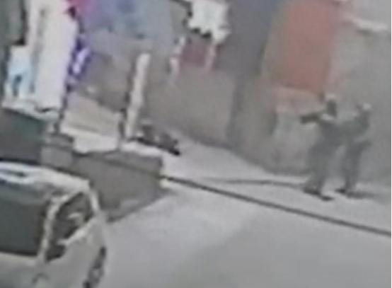 全网都被约旦河西岸的一幕气炸了，12月20号16岁的巴勒斯坦少年阿布・穆阿拉，在