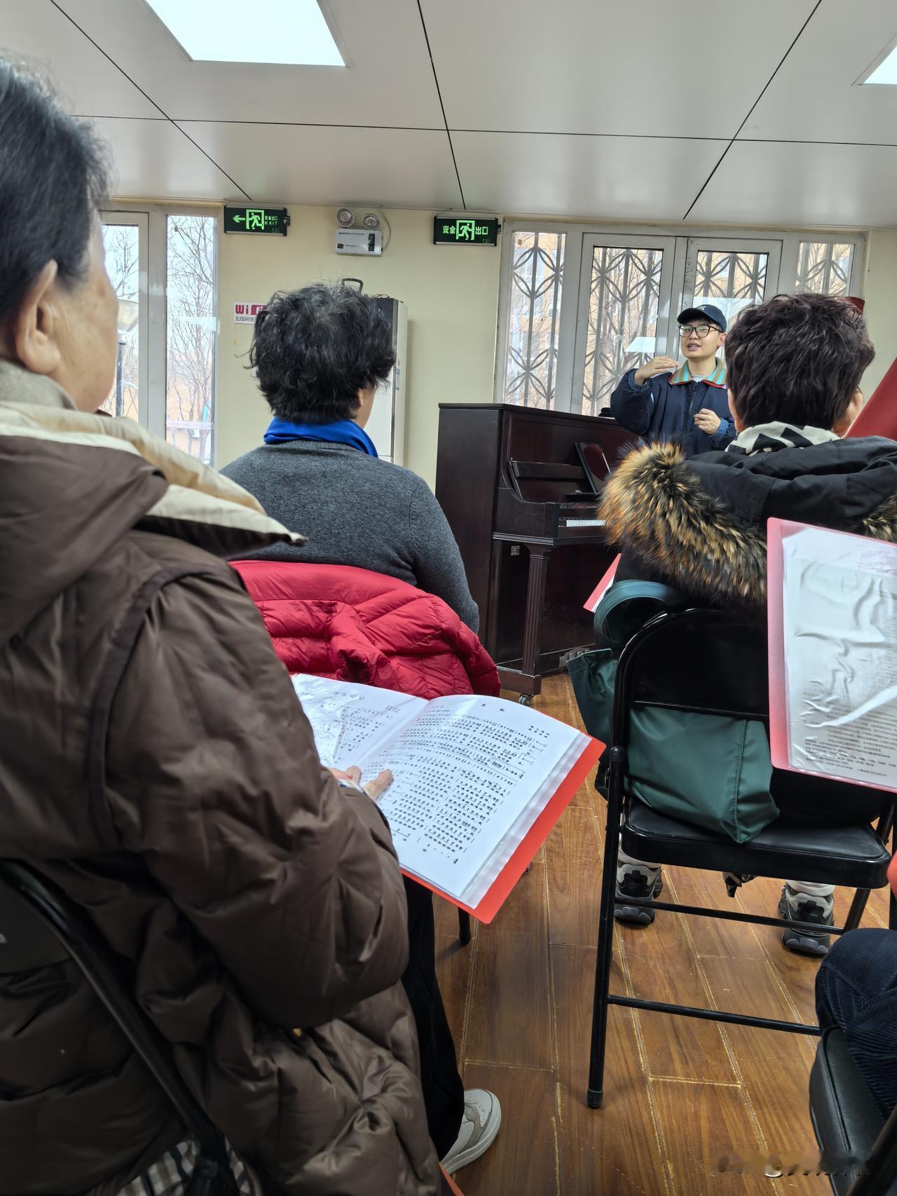 合唱团，自己是最年轻的存在。