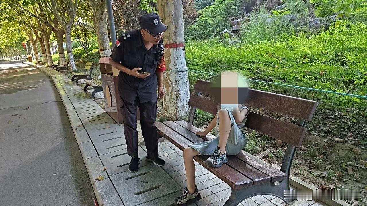 真吓人，七岁男孩儿跳进西流湖！万幸的是被及时发现！
2026年8月24日下午五点
