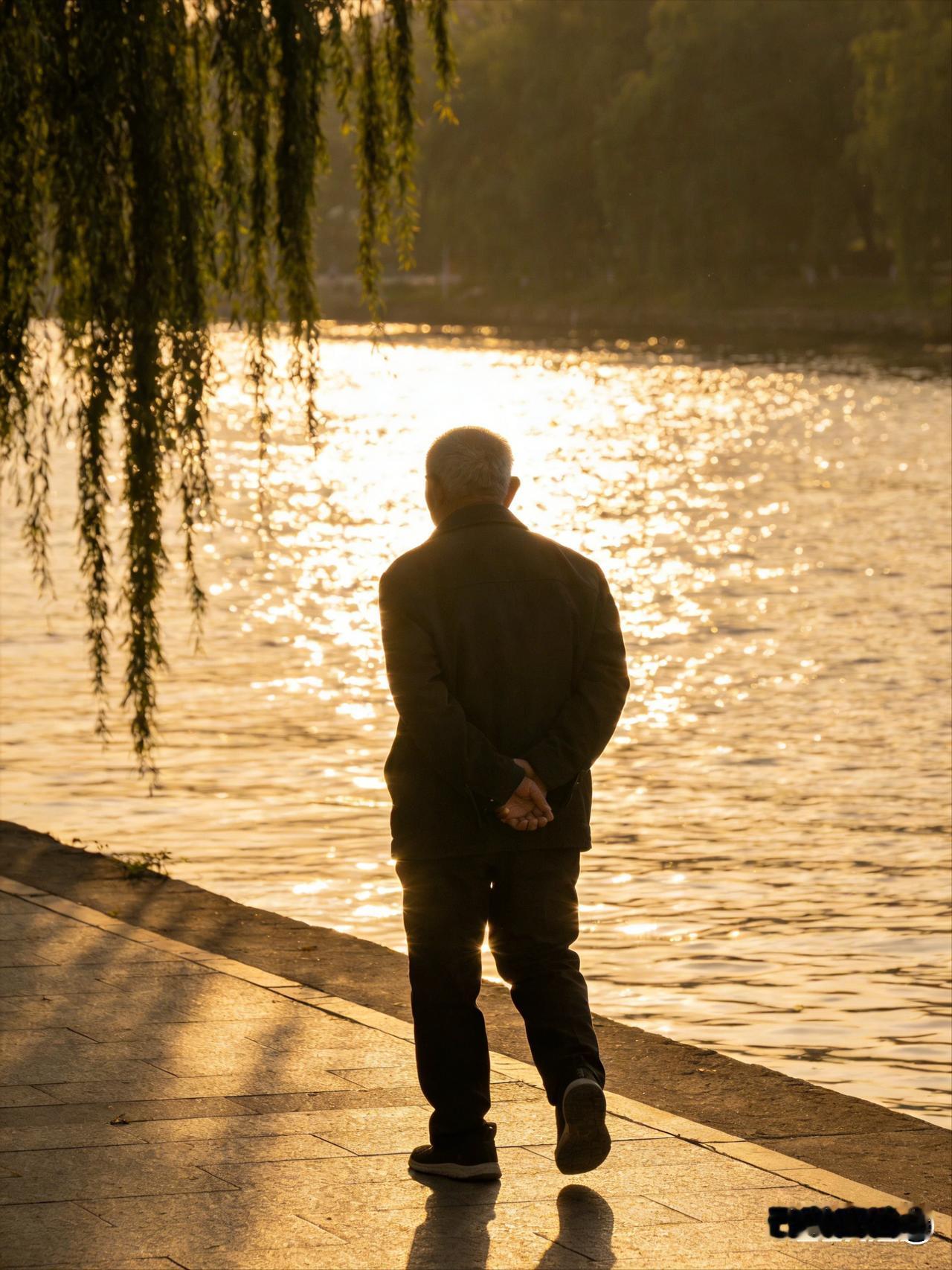 一位65岁老人特别通透的话：
儿子四十了还单着，我也彻底想开了。不催婚了，不算挂