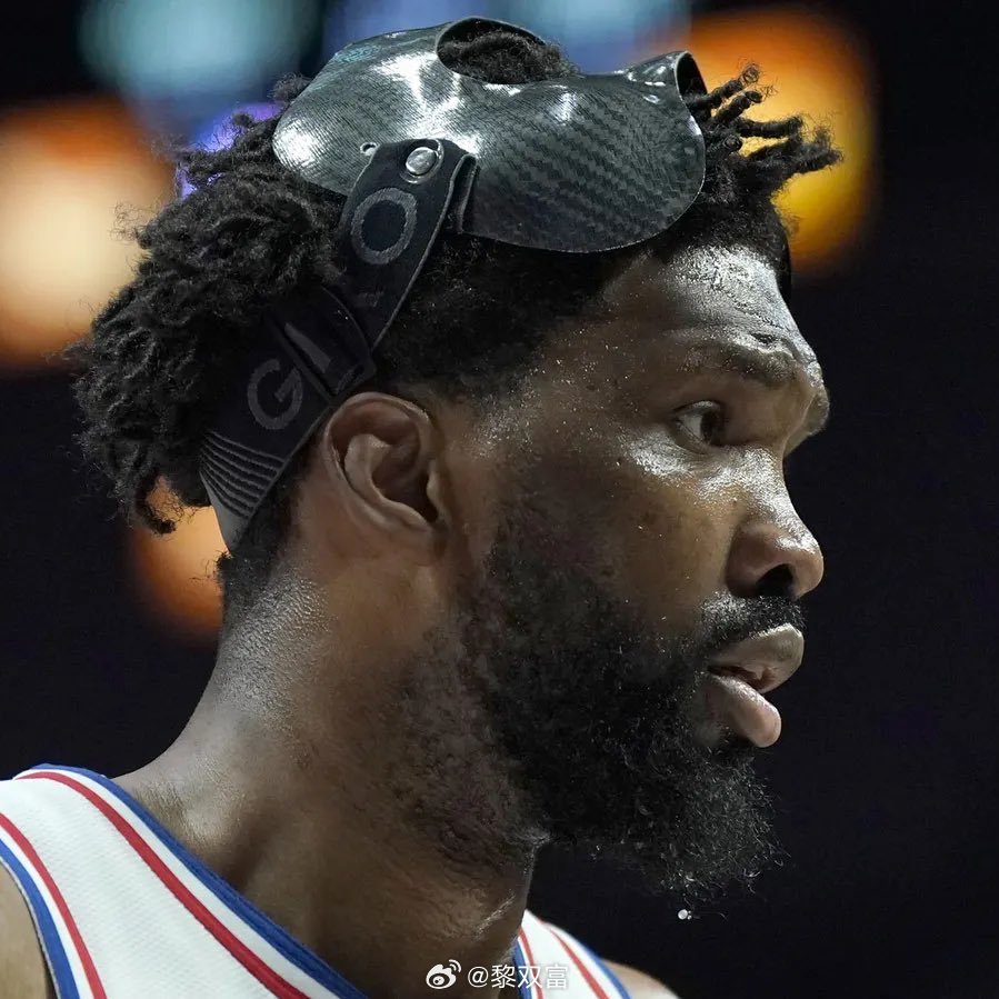 76人宣布，恩比德右侧腹斜肌拉伤，将缺席接下来的三场比赛。 