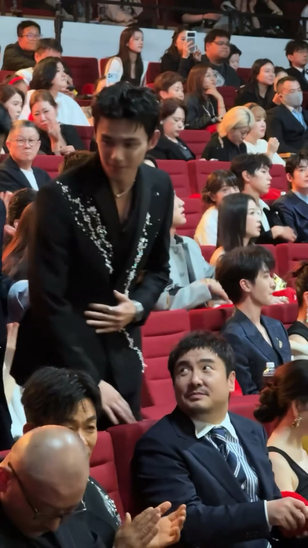 没有人不喜欢帅哥包括帅哥本人