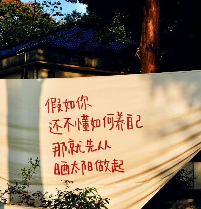 安静的人，都是不动声色的厉害角色·默斋主人原创散文午后茶馆，总能见到两类人。有人