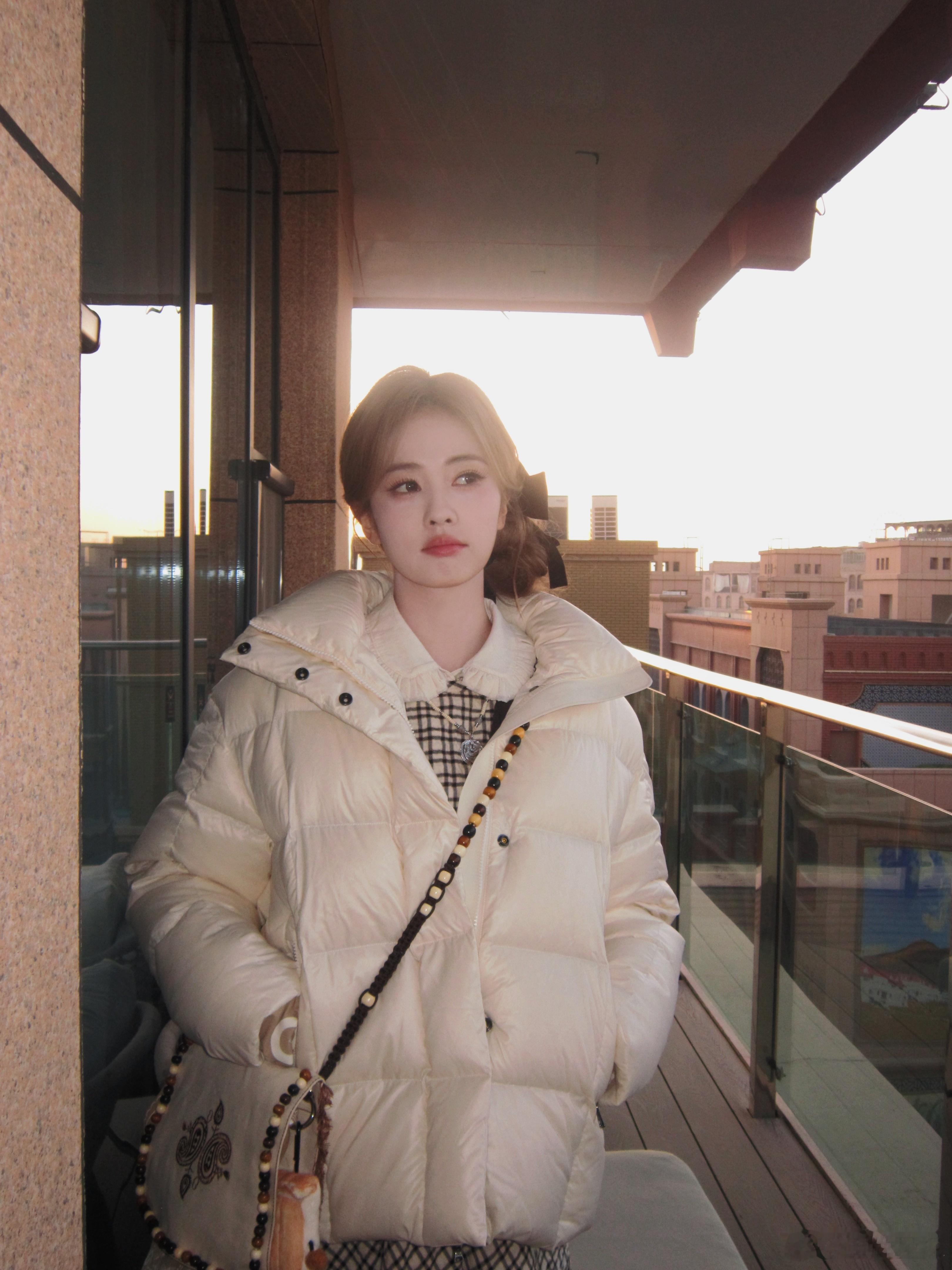 十点钟的日出和白鹿白鹿和日出合照 十点钟的日出和白鹿，好漂亮的小鹿儿好萌的宝宝，