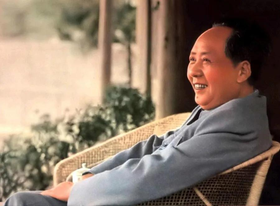 毛主席曾说过一句极狠的话：

“谁不帮群众解决问题，就把他革掉。我说革掉很好，应