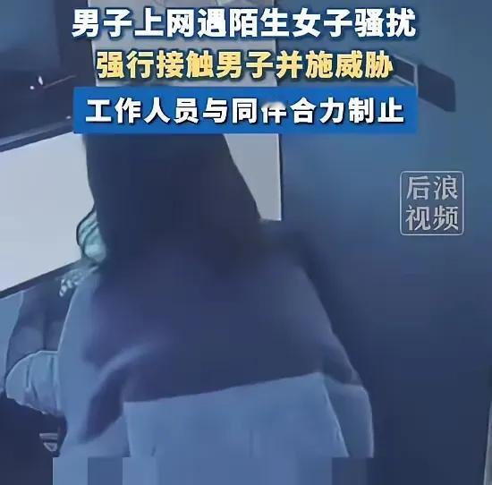 “她进来就直接把自己的裤子脱了，然后对着其中一个男子关键部分一顿乱摸”，在湖南岳