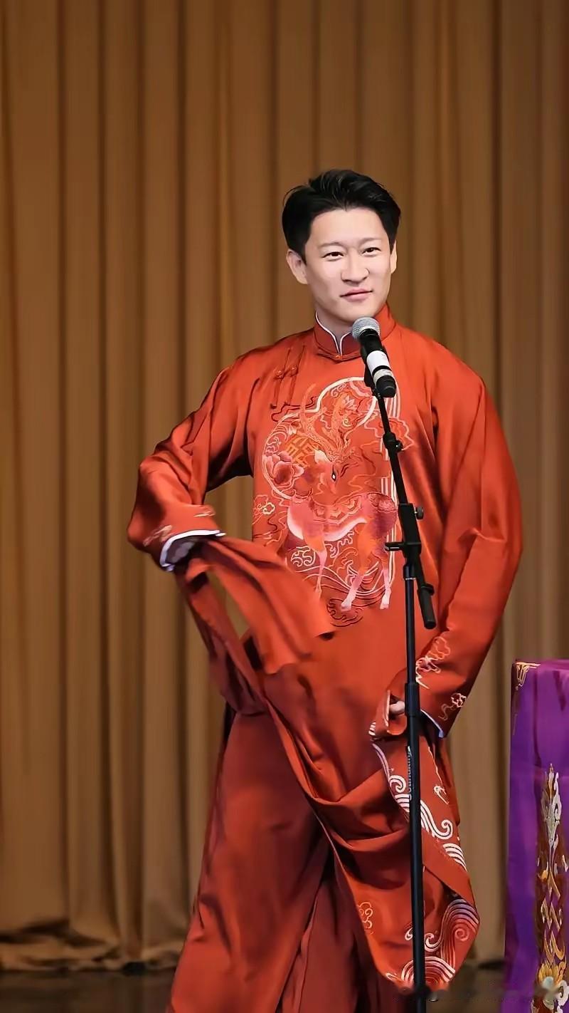 有粉丝劝被德云社清门的曹云金往“大宗师”路上走，他反倒看得开：“宗师前面有宗师撑