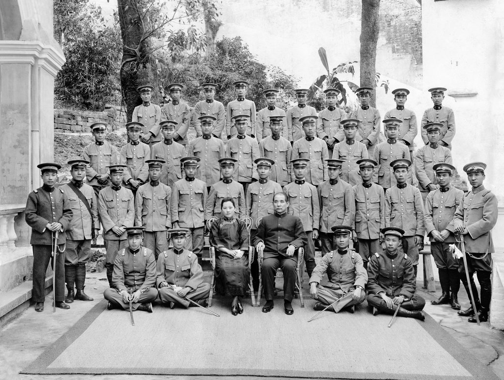 飞扬军事 1922年6月16日，粤军将领陈炯明发动叛乱，武力驱逐孙中山并取消广州