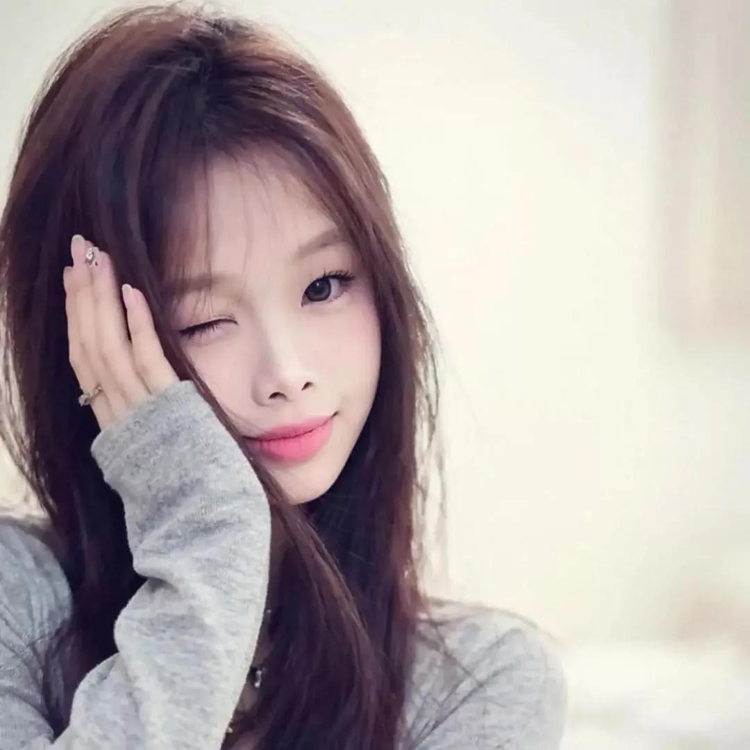 温柔的眼神，温柔的笑容，温柔的氛围。少女感笑容 温婉眸光 温柔的光影中 温柔照片