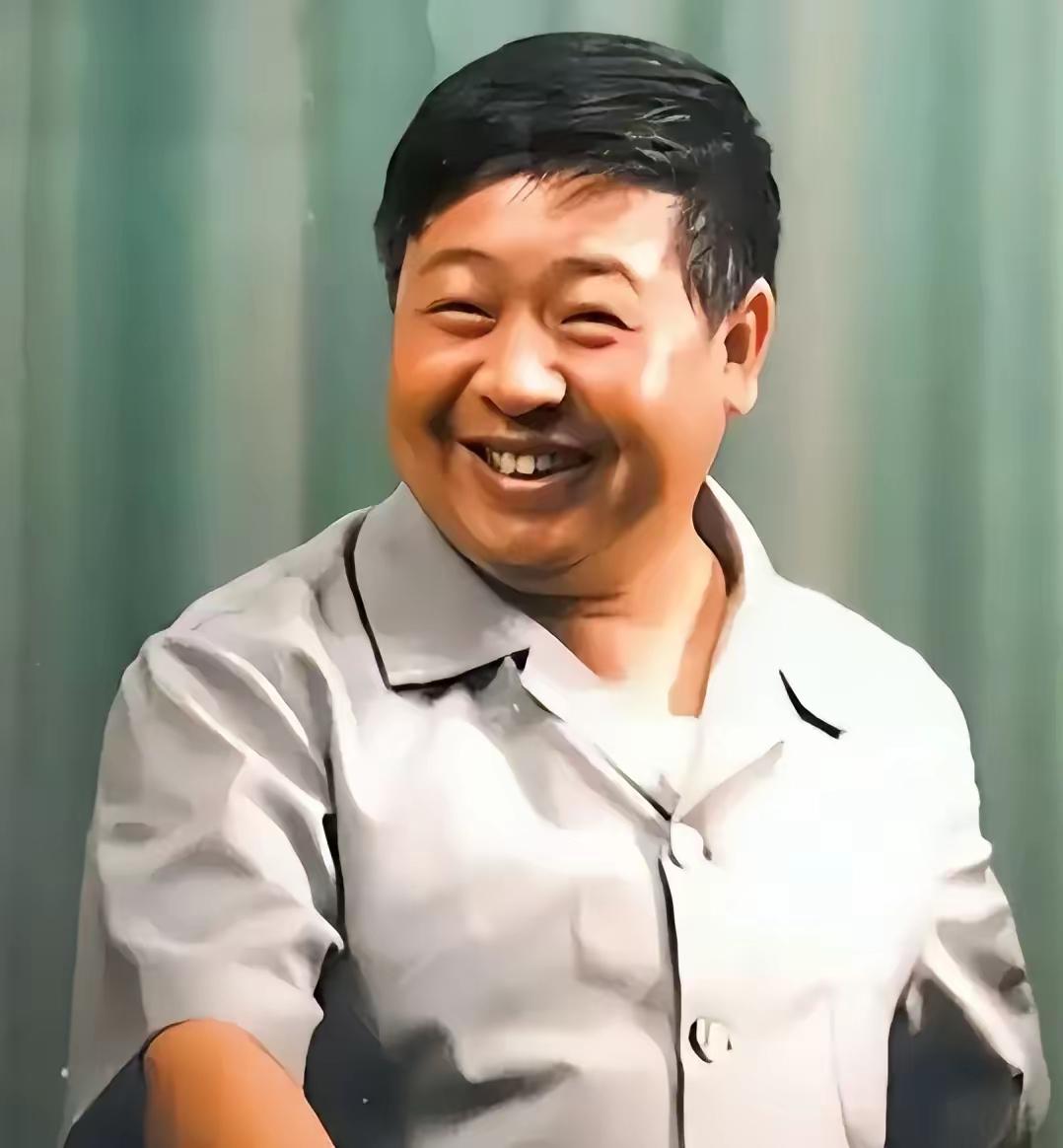 相声爱马季，
逗哏有才艺。
每逢他表演，
掌声大鼓励。