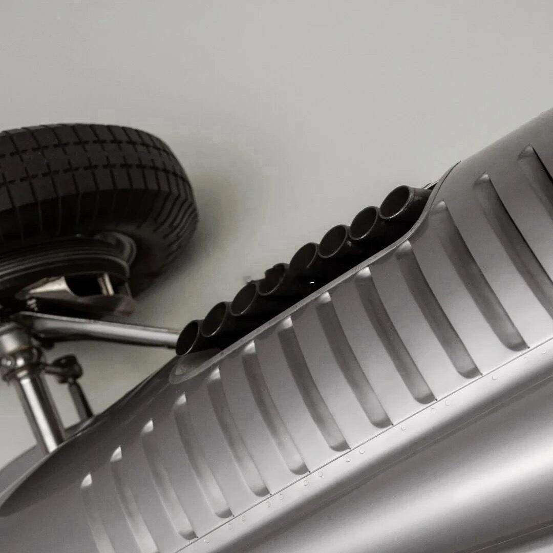 奥迪从来不缺速度机器。 