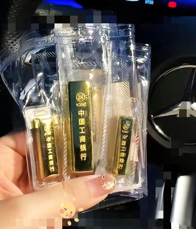 自从入手黄金，直接瘦了五六斤，这种煎熬估计只有被套牢的人才能体会。
一开始在11