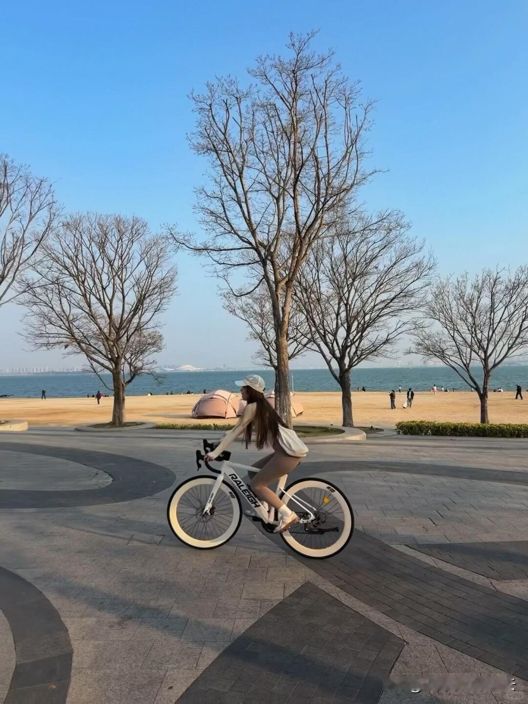 骑行🚴🏻‍♀️