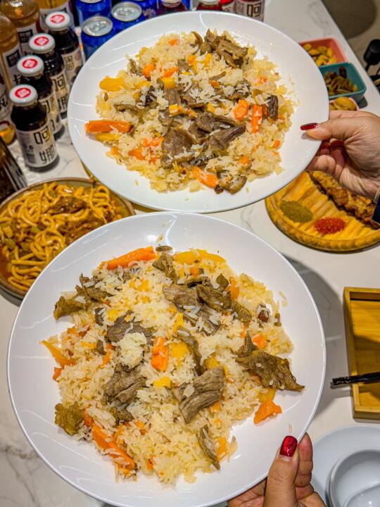不服不行。。新疆手抓饭真的好吃s！！