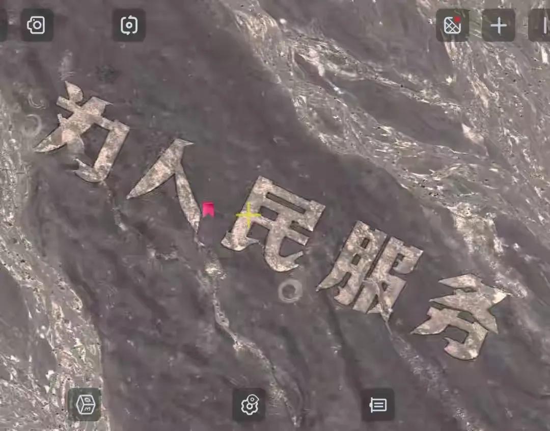 戈壁滩上的“精神地标”，竟被人开车刨出深沟！
 
新疆哈密的戈壁里，藏着五个特殊