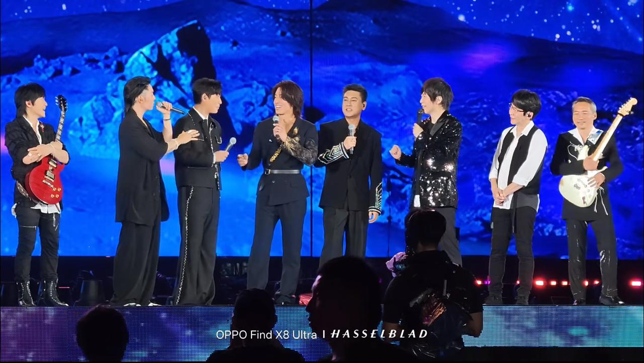 五月天演唱会F4鸟巢再合体！
谁的青春又躁动了。
鸟巢上空“流星雨”来了。
f4