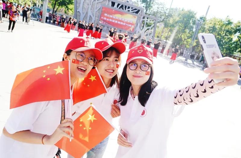 我们国家的歌星会不会唱红歌？