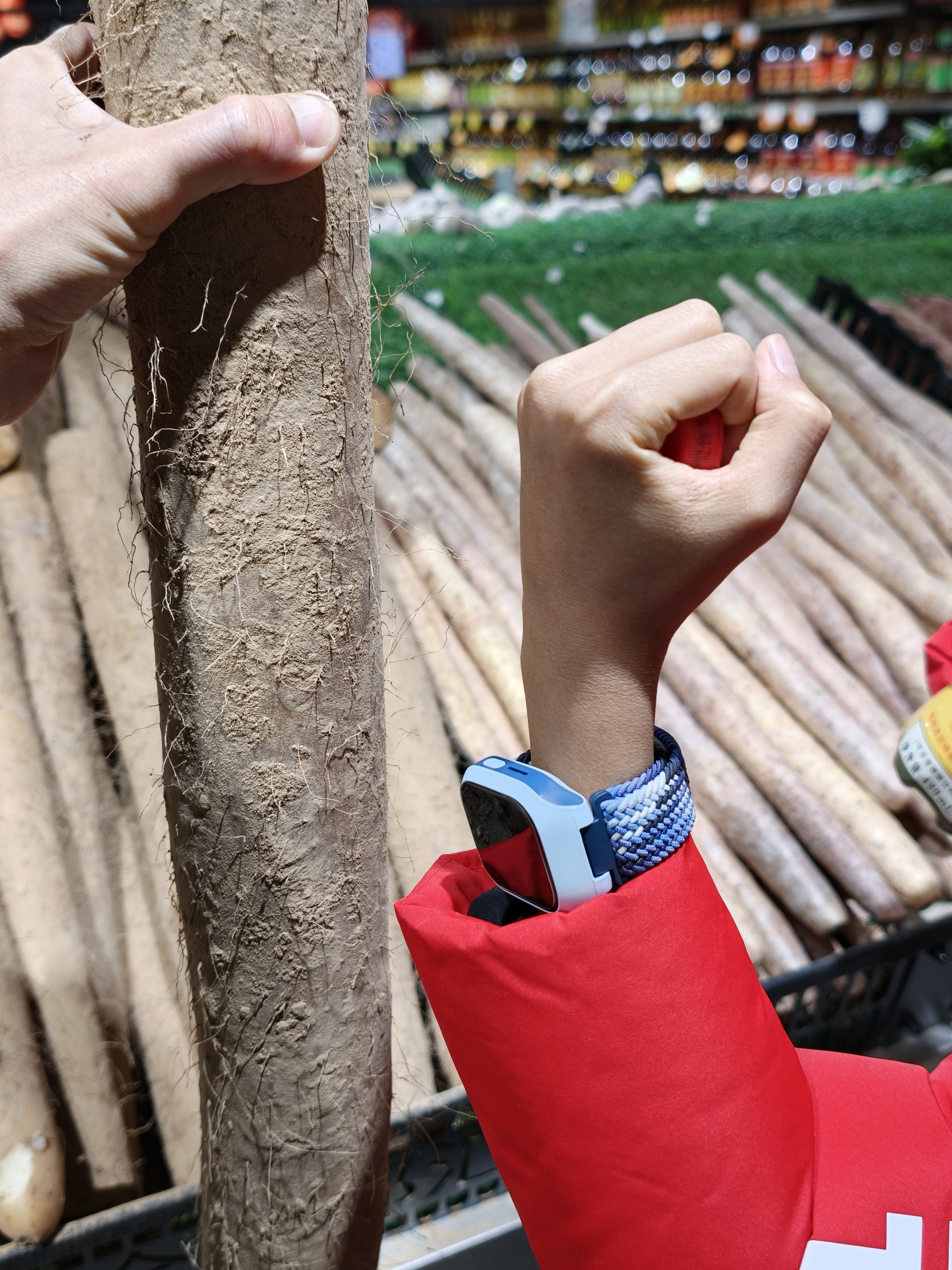 小朋友太瘦了，胳膊腿还没这跟山药粗