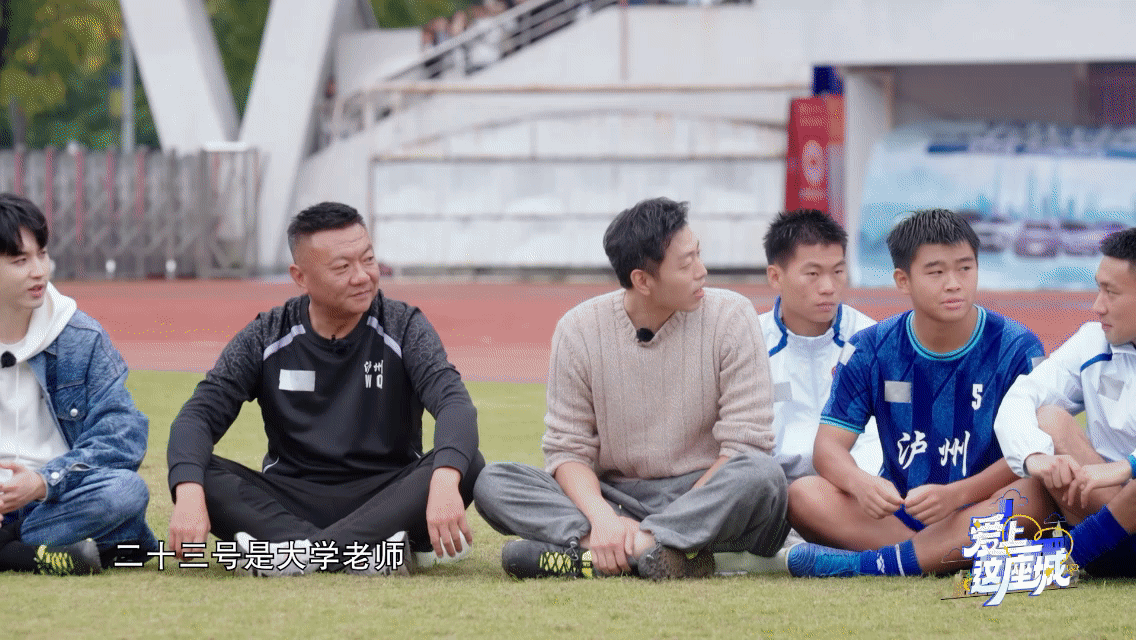 水哥一分钟猜出人的职业 别人看脸，水哥看细节！低头的小动作都逃不过他的眼睛，当代