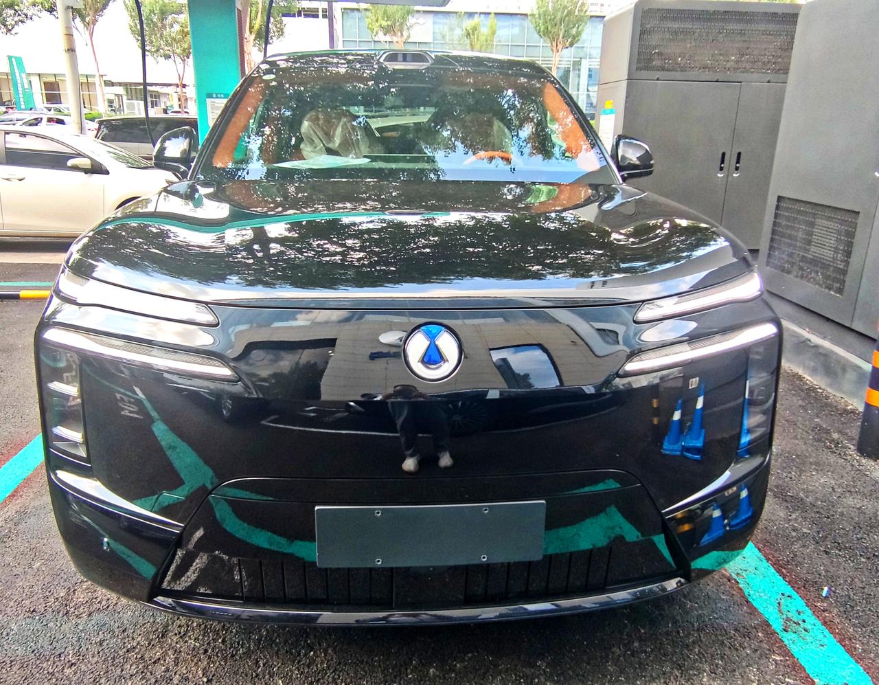 科技豪华旗舰《腾势N8L》
  全新零跑D19闪充版焕新上市，由D钻石旗舰平台打