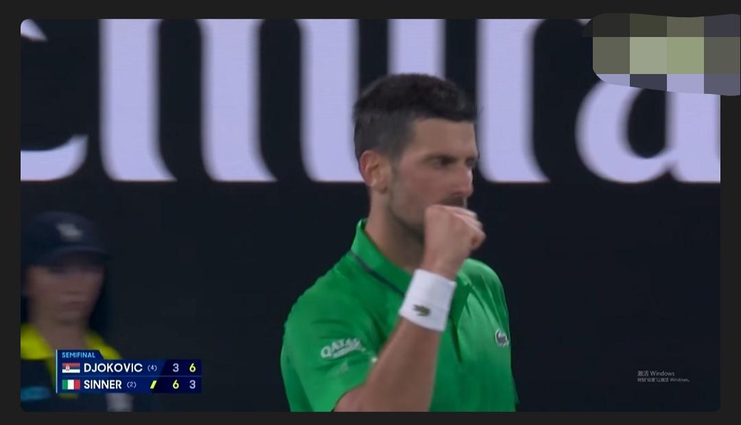 德约6:3扳回一盘，那些赛前口口声声说“辛纳将3:0带走比赛”的，这下是不是“啪