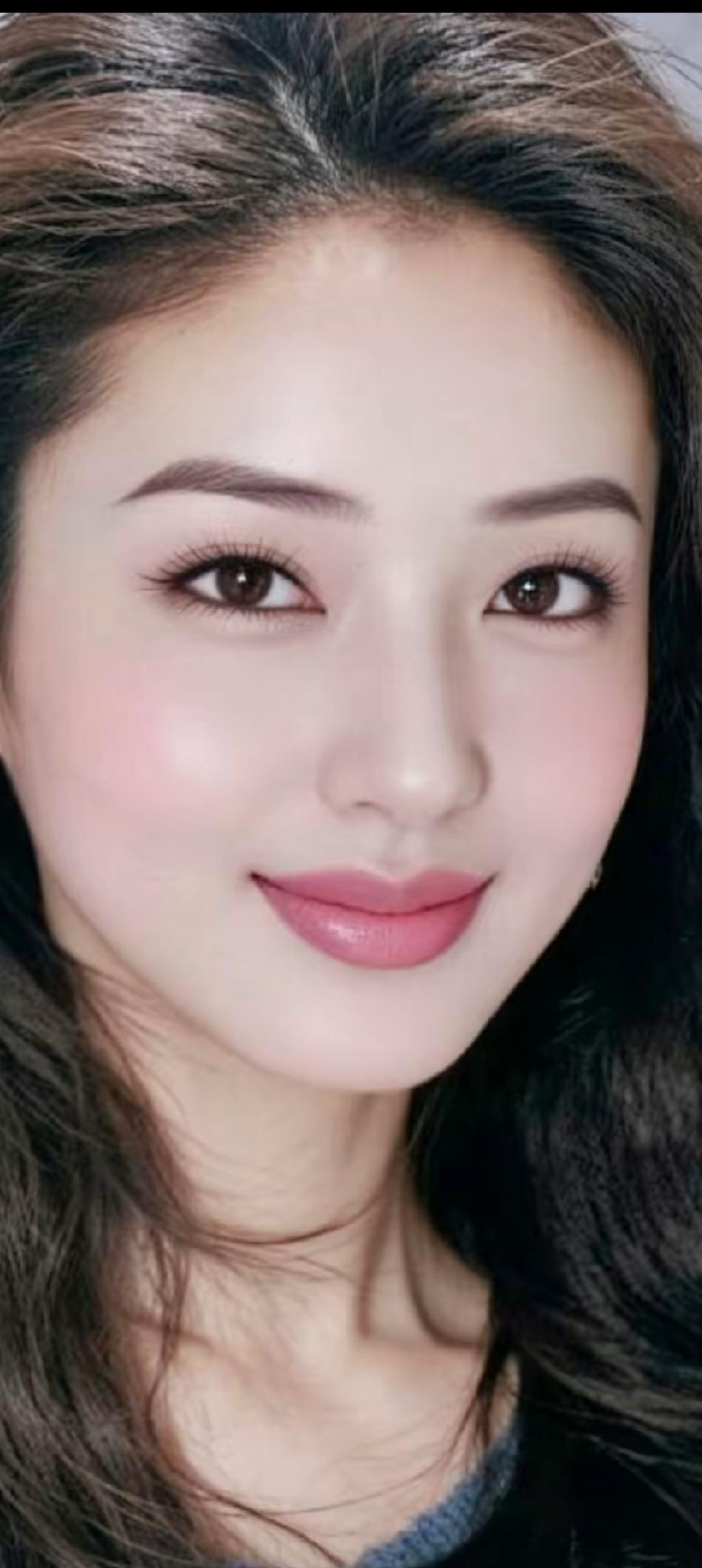 温柔甜美的微笑，元气满满的一天！😊✨