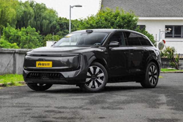 33 万级中大型纯电 SUV 怎么选？细品奥迪 E7X 先锋 quattro 配置表