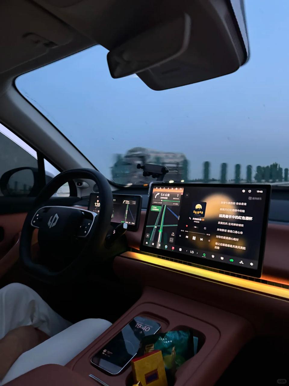 C10不知不觉上万公里了，最大的感觉的是多了一个能让自己独处的家。不管是开上路还