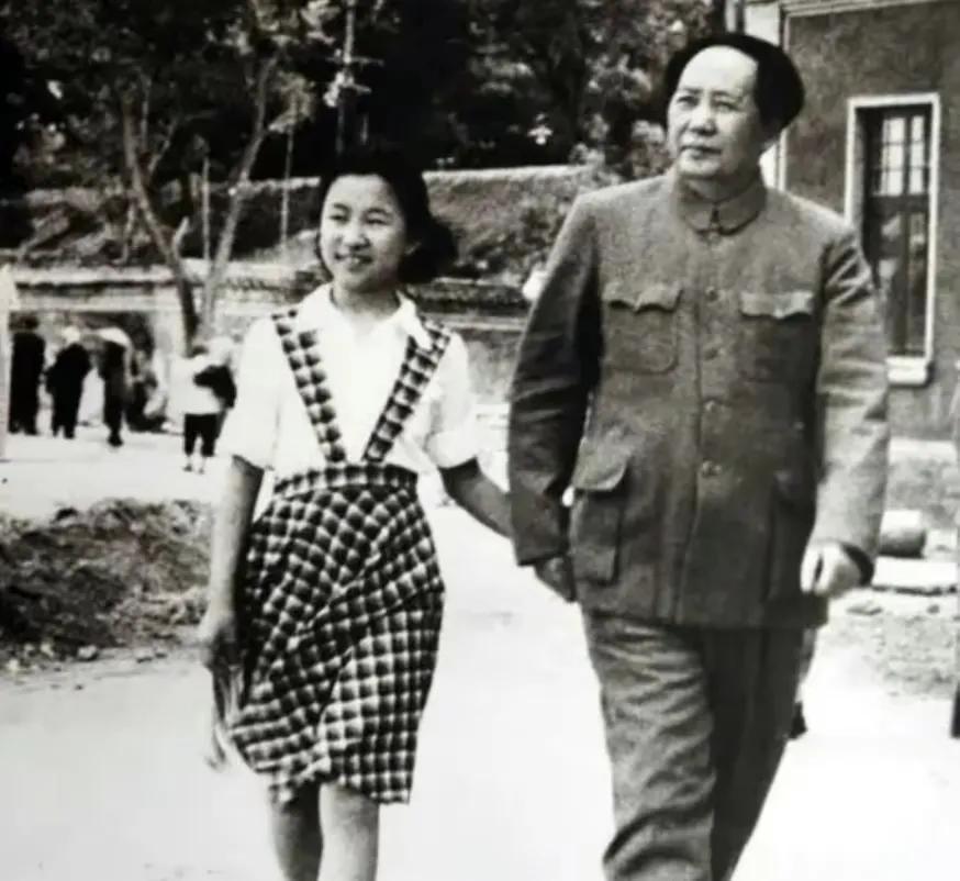 1972年，李讷离婚，毛主席得知原因后落泪：讷娃的婚事太草率了！

出生于194