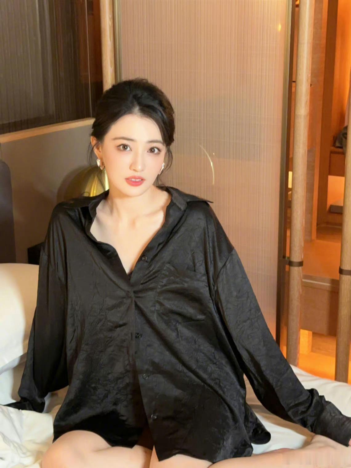 #徐璐下衣失踪#徐璐这组照片好好看！好漂亮的妆容 我的亲亲老婆 ​​​