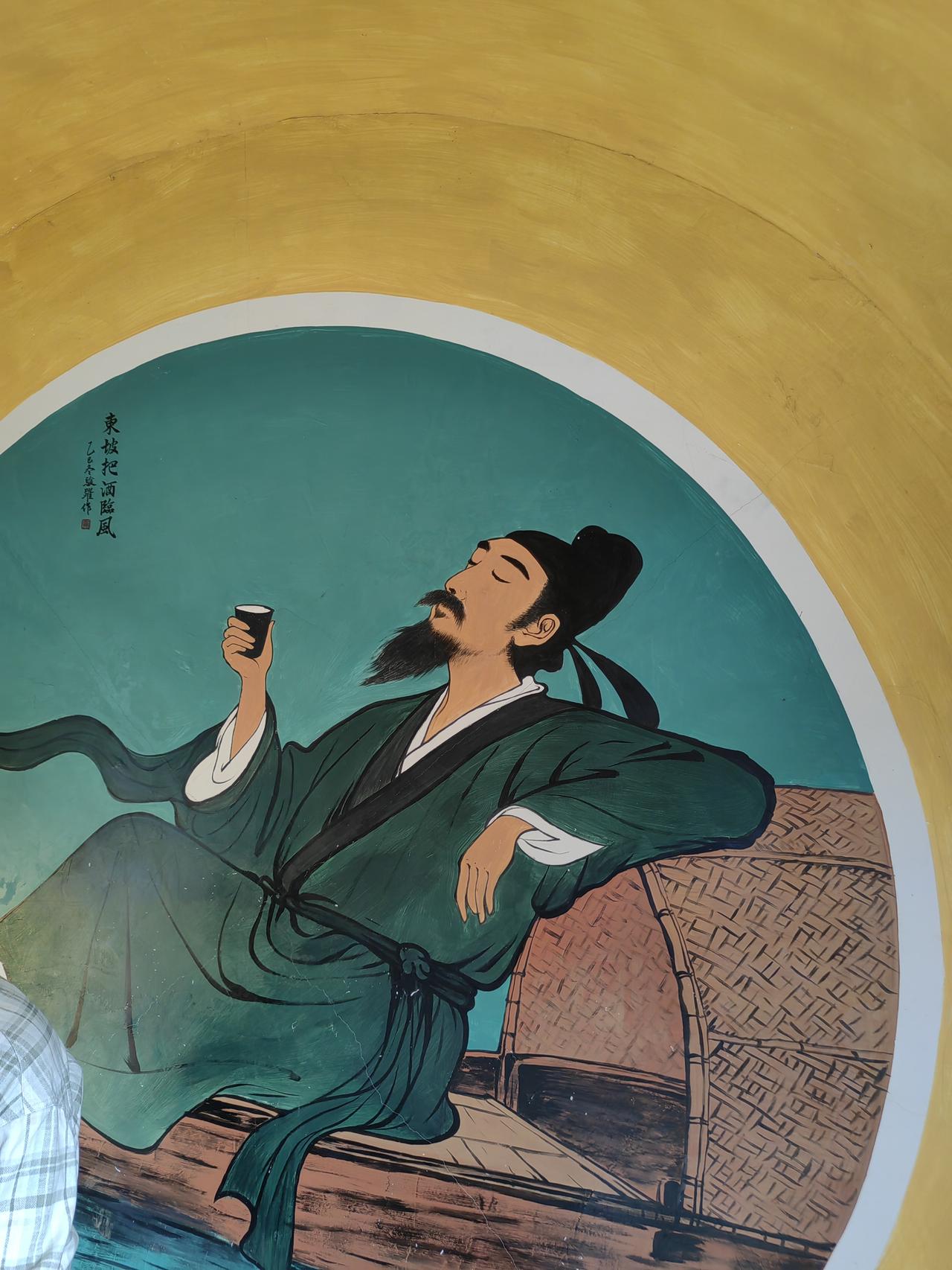 我回家到今天已经一个月零两天了，还是不太习惯家里的生活。总觉得心里乱乱的，安静不